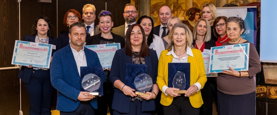 Ajánló grafika a A nemzetköziesítés ma már nem csak a felsőoktatás ügye, hanem az egész magyar oktatási rendszer jövőképe című tartalomhoz.